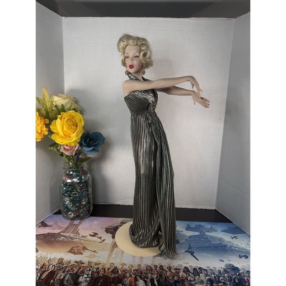 Franklin Mint Other - Franklin Mint "Marilyn Monroe" Porcelain Doll 19" Gentlemen Prefer Blondes" 1994